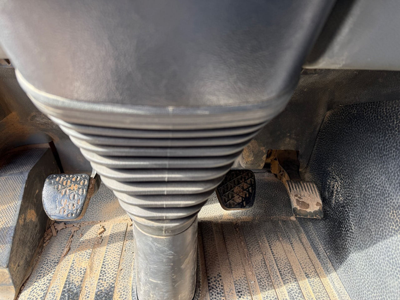 Mercedes-Benz Actros 2646 K 6x4 Actros 2646 K 6x4, Retarder - Camion şasiu: Foto 4 Mercedes-Benz Actros 2646 K 6x4 Actros 2646 K 6x4, Retarder - Camion şasiu: Foto 4