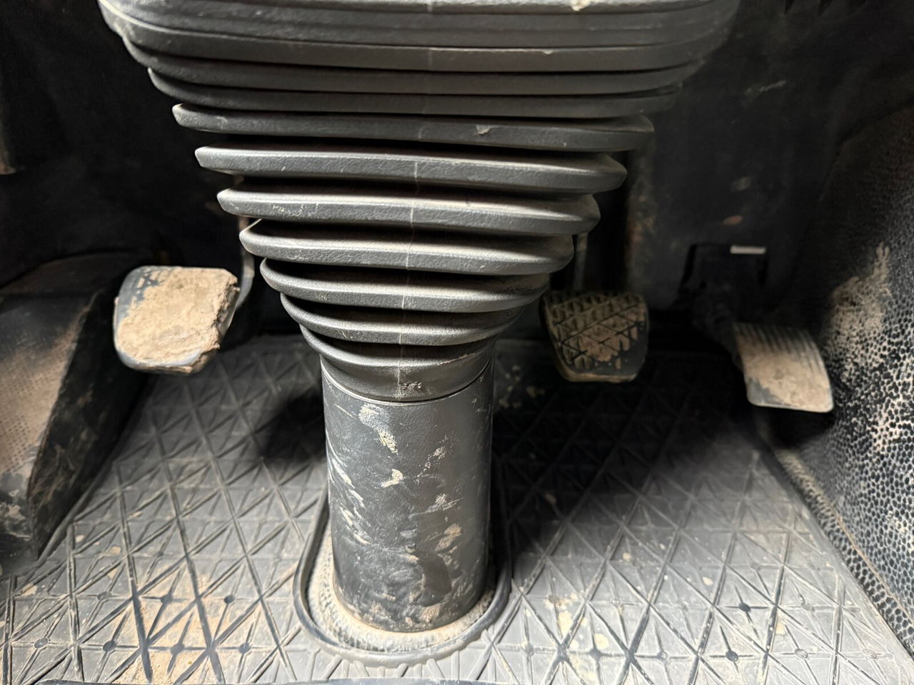 Mercedes-Benz Actros 3241 K 8x4/4 Actros 3241 K 8x4/4, Bordmatik - Camion basculantă: Foto 5 Mercedes-Benz Actros 3241 K 8x4/4 Actros 3241 K 8x4/4, Bordmatik - Camion basculantă: Foto 5