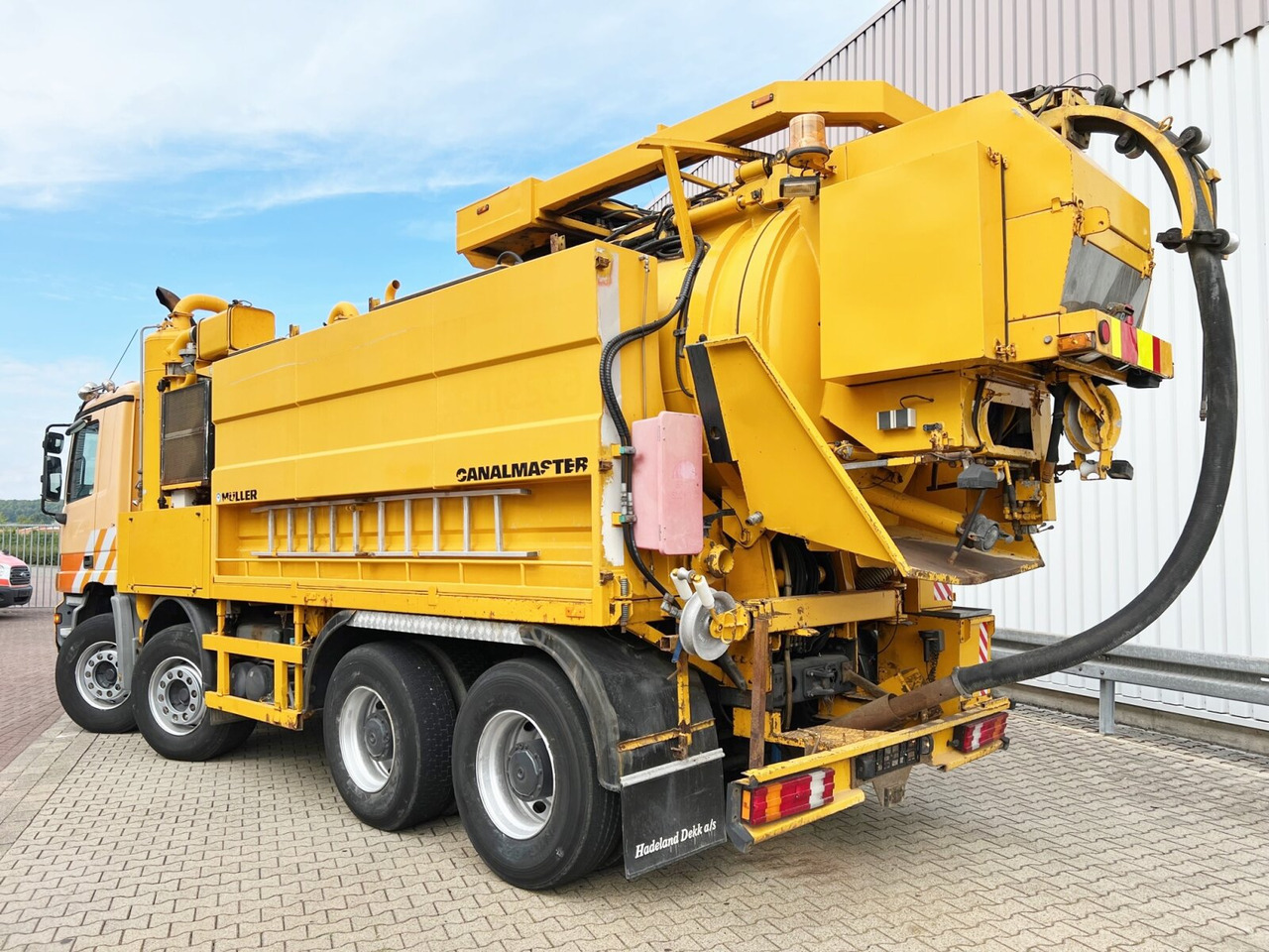 Mercedes-Benz Actros 3243 K 8x4/4 Actros 3243 K 8x4/4, Müller Saug- und Spülwagen ca. 17m³, Rechtslenker - Maşină pentru vidanjări: Foto 2 Mercedes-Benz Actros 3243 K 8x4/4 Actros 3243 K 8x4/4, Müller Saug- und Spülwagen ca. 17m³, Rechtslenker - Maşină pentru vidanjări: Foto 2