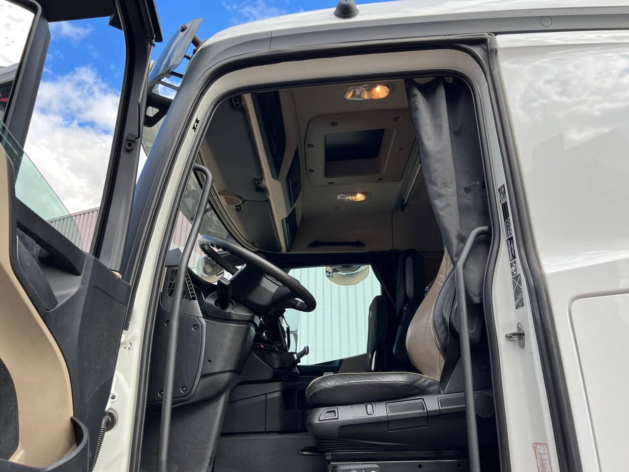 Mercedes-Benz Actros 3551 L 8x2/4 Actros 3551 L 8x2/4, Vorlauflenkachse, Doppelbereifte Nachlaufliftachse - Camion şasiu: Foto 2 Mercedes-Benz Actros 3551 L 8x2/4 Actros 3551 L 8x2/4, Vorlauflenkachse, Doppelbereifte Nachlaufliftachse - Camion şasiu: Foto 2