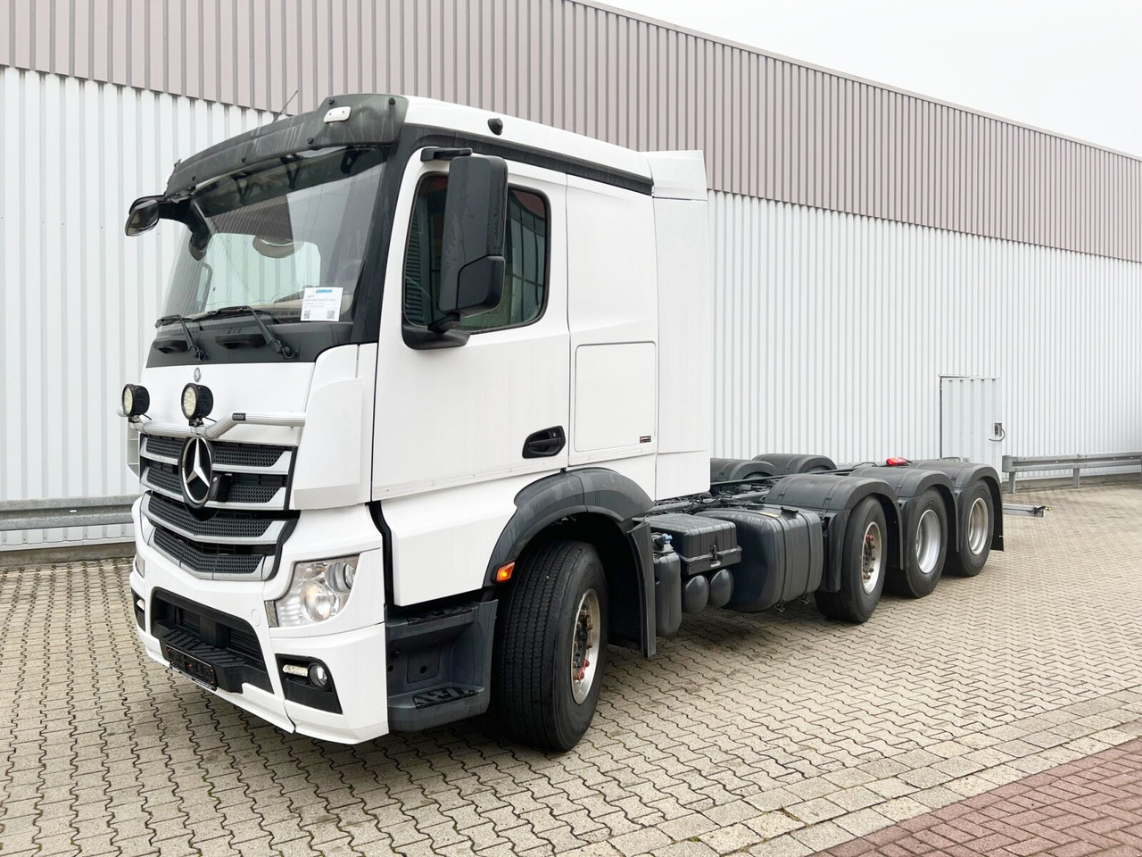Mercedes-Benz Actros 3551 L 8x2/4 Actros 3551 L 8x2/4, Vorlauflenkachse, Doppelbereifte Nachlaufliftachse - Camion şasiu: Foto 1 Mercedes-Benz Actros 3551 L 8x2/4 Actros 3551 L 8x2/4, Vorlauflenkachse, Doppelbereifte Nachlaufliftachse - Camion şasiu: Foto 1