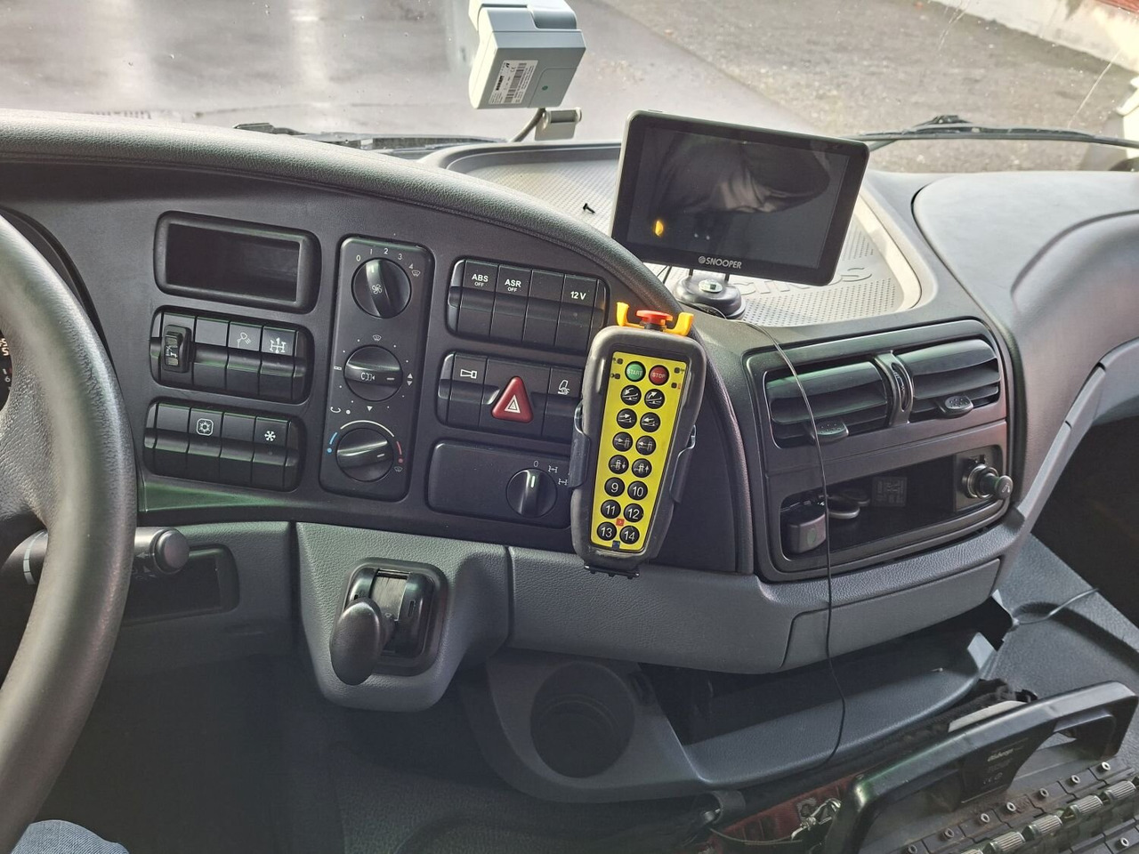 Mercedes-Benz Actros 4146 K 8x4/4 Actros 4146 K 8x4/4, Retarder, Kran Hiab XS 477 E-7 HiPro, Flyjib, Seilwinde, Funk - Camion cu cârlig, Camion cu macara: Foto 5 Mercedes-Benz Actros 4146 K 8x4/4 Actros 4146 K 8x4/4, Retarder, Kran Hiab XS 477 E-7 HiPro, Flyjib, Seilwinde, Funk - Camion cu cârlig, Camion cu macara: Foto 5