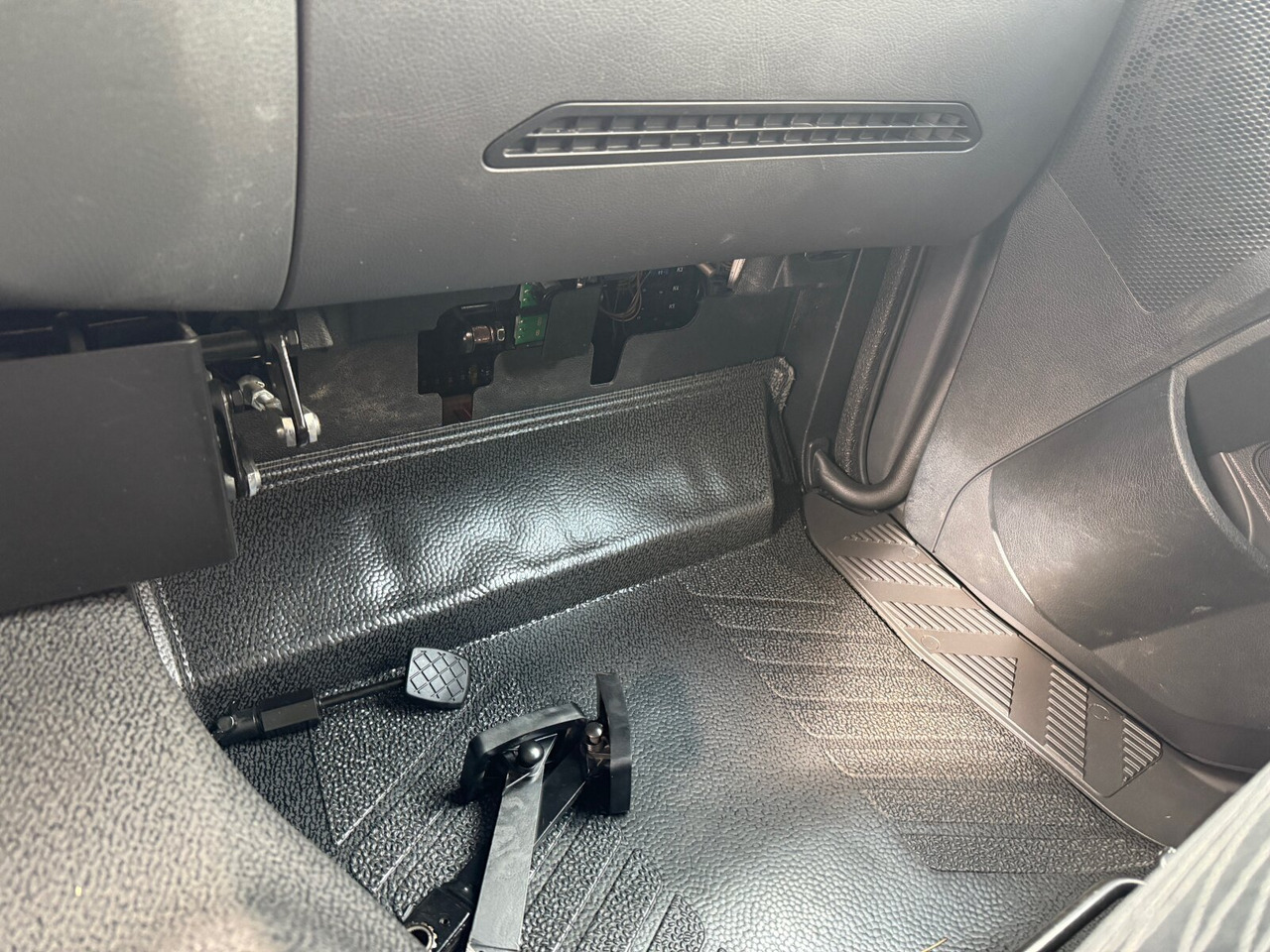 Mercedes-Benz Arocs 1827/30 A 4x4 Arocs 1827/30 A 4x4, mehrfach vorhanden! - Camion şasiu: Foto 3 Mercedes-Benz Arocs 1827/30 A 4x4 Arocs 1827/30 A 4x4, mehrfach vorhanden! - Camion şasiu: Foto 3