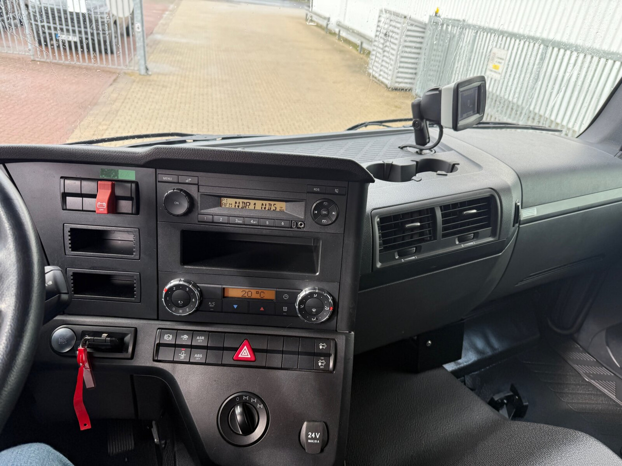 Mercedes-Benz Arocs 1827/30 A 4x4 Arocs 1827/30 A 4x4, mehrfach vorhanden! - Camion şasiu: Foto 2 Mercedes-Benz Arocs 1827/30 A 4x4 Arocs 1827/30 A 4x4, mehrfach vorhanden! - Camion şasiu: Foto 2