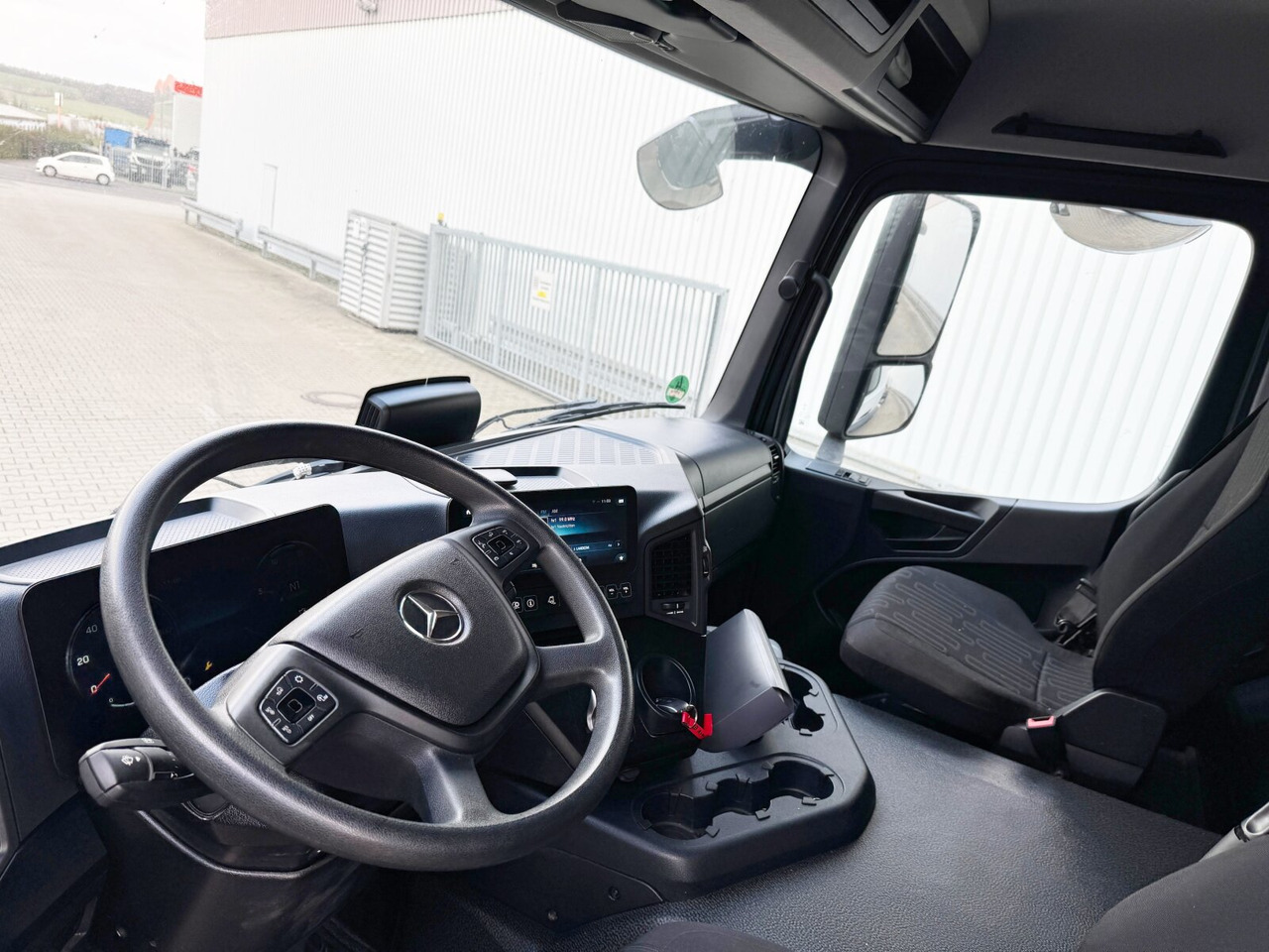 Mercedes-Benz Arocs 1840 L 4x2 Arocs 1840 L 4x2, Kran Palfinger PK12001L, Hochstand - Camion cu macara: Foto 3 Mercedes-Benz Arocs 1840 L 4x2 Arocs 1840 L 4x2, Kran Palfinger PK12001L, Hochstand - Camion cu macara: Foto 3