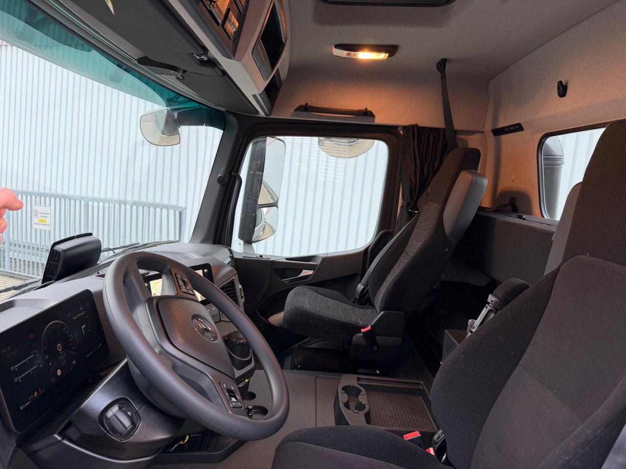 Mercedes-Benz Arocs 2542 L 6x2/4 Arocs 2542/45 L 6x2/4, Vorlauflenk-/liftachse, Navi, MultimediaCockpit - Camion şasiu: Foto 2 Mercedes-Benz Arocs 2542 L 6x2/4 Arocs 2542/45 L 6x2/4, Vorlauflenk-/liftachse, Navi, MultimediaCockpit - Camion şasiu: Foto 2