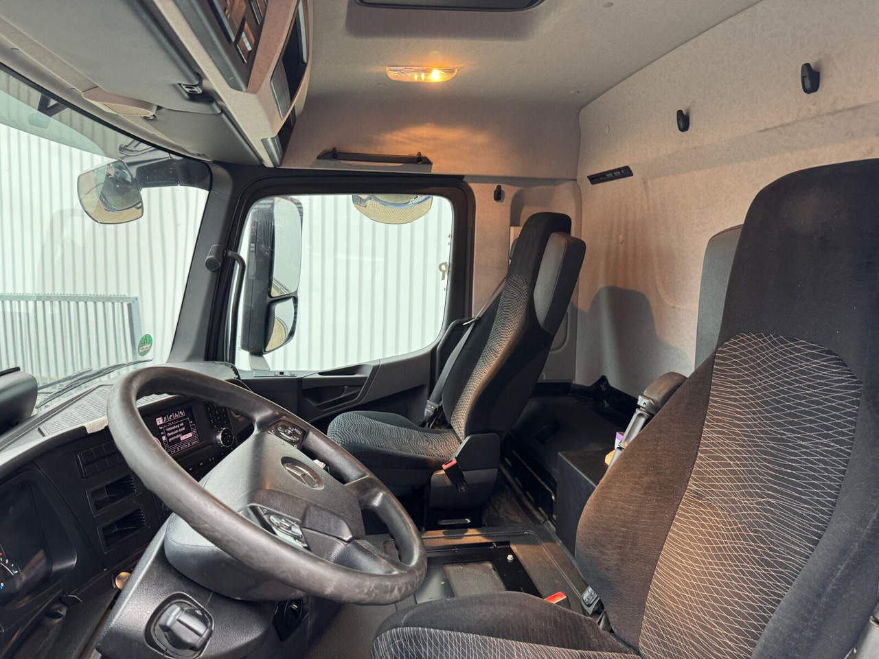 Mercedes-Benz Arocs 2642 6x4 Arocs 2642 6x4 mit Heckkran Atlas AK 186.3 V-2 - Camion cu macara, Camion platformă: Foto 4 Mercedes-Benz Arocs 2642 6x4 Arocs 2642 6x4 mit Heckkran Atlas AK 186.3 V-2 - Camion cu macara, Camion platformă: Foto 4