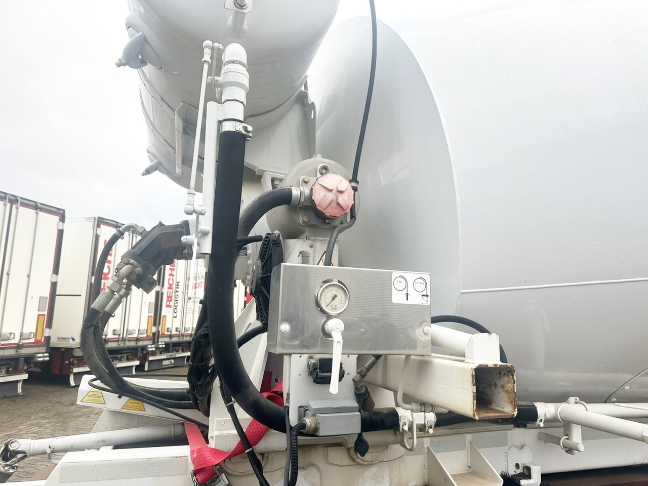 Mercedes-Benz Arocs 3240 8x4 Arocs 3240 8x4,Betonmischer Liebherr HTM 904F 9m³ , Wechselsystem - Autobetonieră: Foto 2 Mercedes-Benz Arocs 3240 8x4 Arocs 3240 8x4,Betonmischer Liebherr HTM 904F 9m³ , Wechselsystem - Autobetonieră: Foto 2