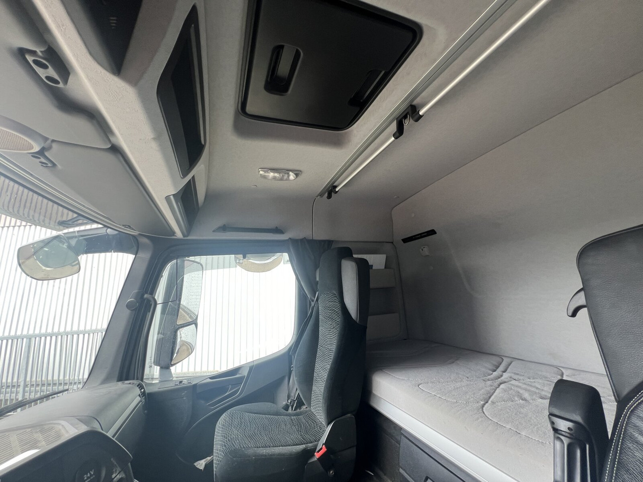 Mercedes-Benz Arocs 3253 K 8x4/4 Arocs 3253 K 8x4/4, Retarder, Motorabtrieb - Camion cu cârlig: Foto 5 Mercedes-Benz Arocs 3253 K 8x4/4 Arocs 3253 K 8x4/4, Retarder, Motorabtrieb - Camion cu cârlig: Foto 5