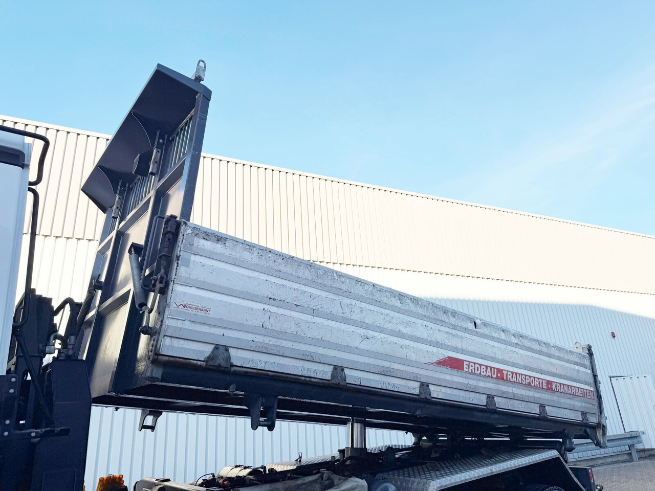 Mercedes-Benz Arocs 3351 AK 6x6 Arocs 3351 AK 6x6, Retarder, Grounder, Motorabtrieb, pneum. Heckklappenöffnung - Camion basculantă: Foto 2 Mercedes-Benz Arocs 3351 AK 6x6 Arocs 3351 AK 6x6, Retarder, Grounder, Motorabtrieb, pneum. Heckklappenöffnung - Camion basculantă: Foto 2