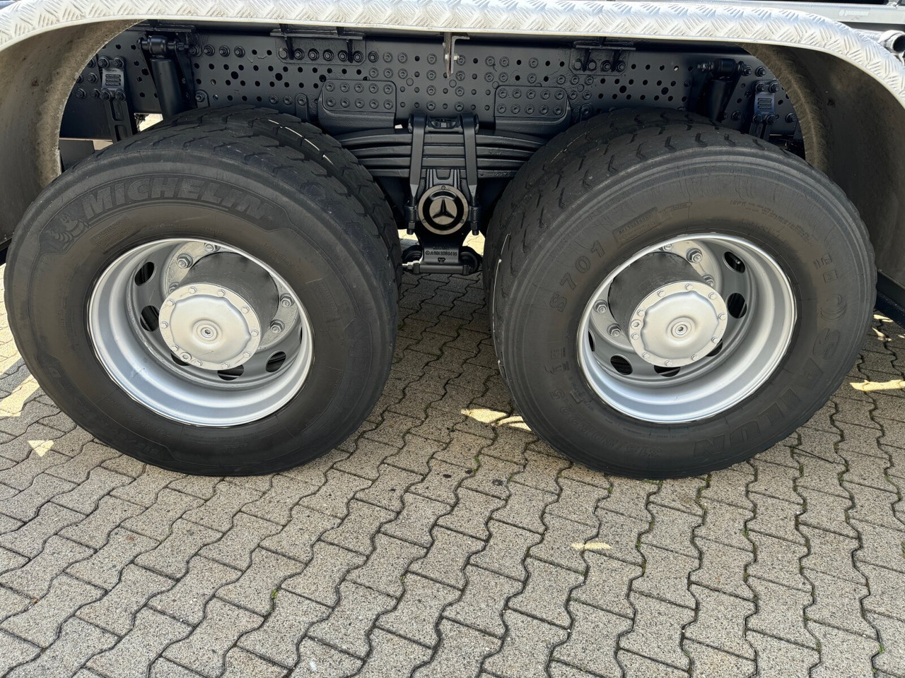 Camion cu cârlig Mercedes-Benz Arocs 3351 AK 6x6 Arocs 3351 AK 6x6, Retarder, Navi, Grounder: Foto 7 Camion cu cârlig Mercedes-Benz Arocs 3351 AK 6x6 Arocs 3351 AK 6x6, Retarder, Navi, Grounder: Foto 7