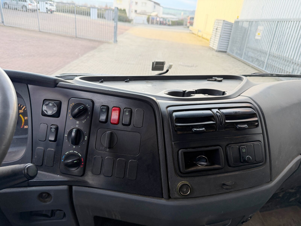 Mercedes-Benz Atego 818 K 4x2 Atego 818 K 4x2, 2x AHK - Camion basculantă: Foto 5 Mercedes-Benz Atego 818 K 4x2 Atego 818 K 4x2, 2x AHK - Camion basculantă: Foto 5