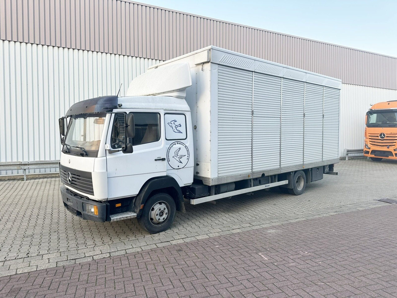 Camion furgon Mercedes-Benz LK 817 4x2 LK 817 4x2, Taubentransporter: Foto 8 Camion furgon Mercedes-Benz LK 817 4x2 LK 817 4x2, Taubentransporter: Foto 8