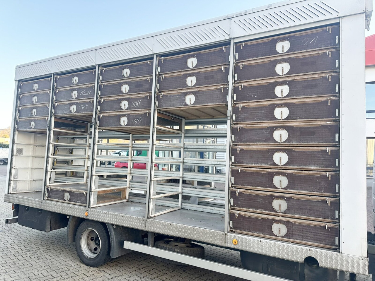 Camion furgon Mercedes-Benz LK 817 4x2 LK 817 4x2, Taubentransporter: Foto 15 Camion furgon Mercedes-Benz LK 817 4x2 LK 817 4x2, Taubentransporter: Foto 15