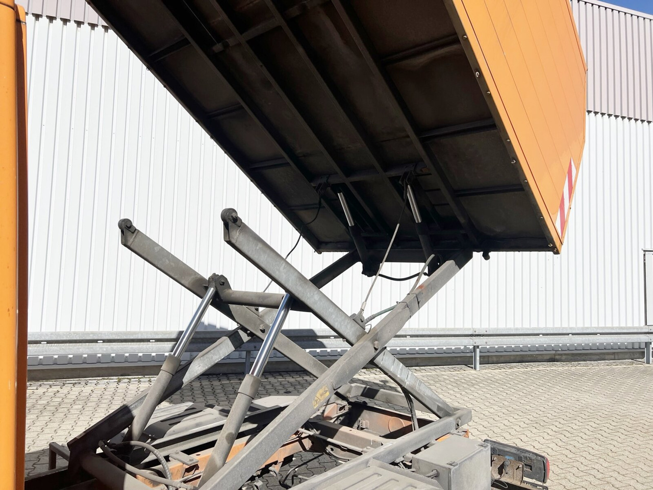 Mercedes-Benz Sprinter 515 CDI 4x2 Doka Sprinter 515 CDI 4x2 Doka, Alu-Kasten, Hochentleerung - Autoutilitară basculantă, Autoutilitară cabină dublă: Foto 5 Mercedes-Benz Sprinter 515 CDI 4x2 Doka Sprinter 515 CDI 4x2 Doka, Alu-Kasten, Hochentleerung - Autoutilitară basculantă, Autoutilitară cabină dublă: Foto 5