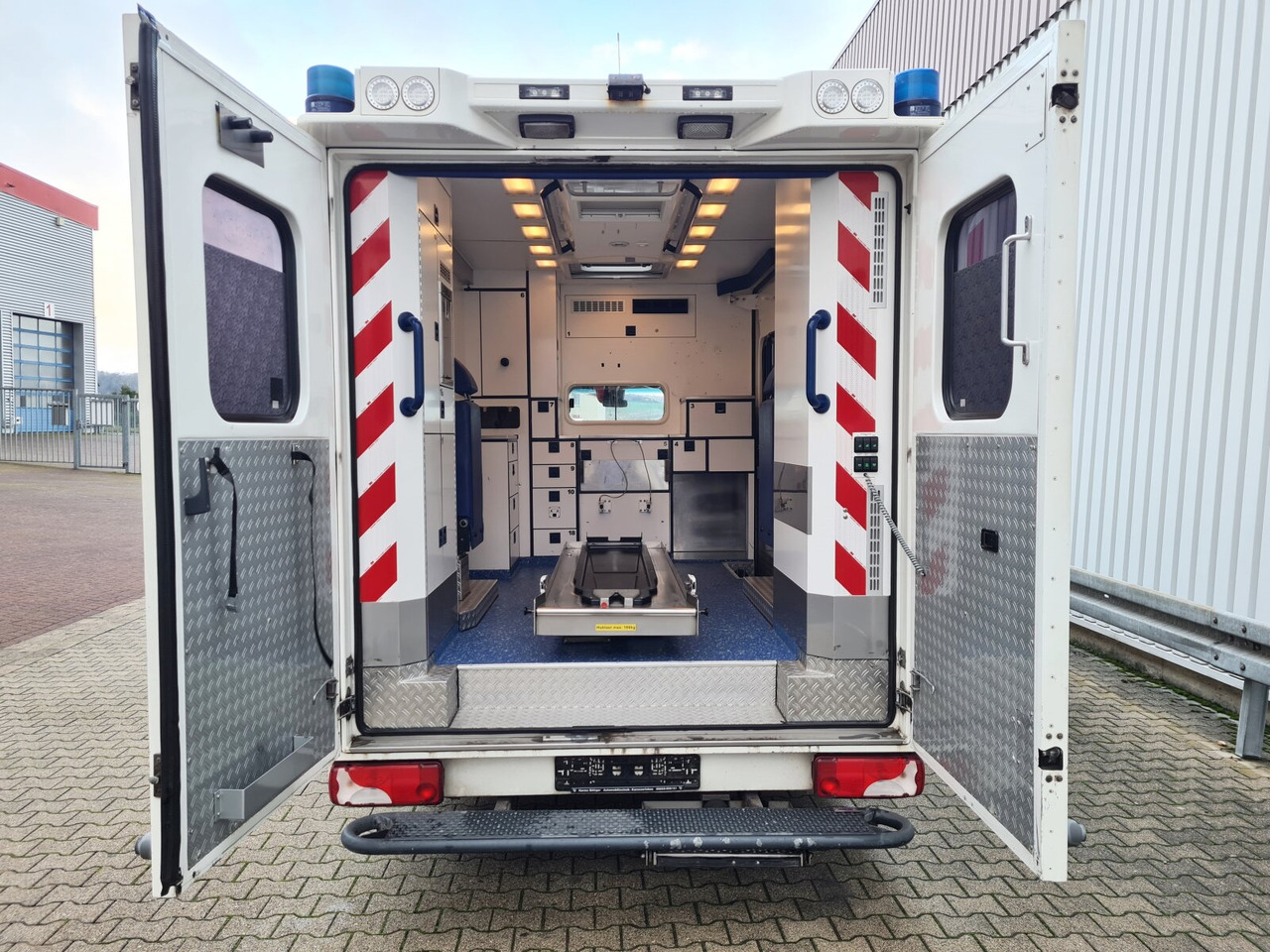 Mercedes-Benz Sprinter 516 CDI 4x2 Sprinter 516 CDI 4x2, Rettungswagen - Dubă: Foto 5 Mercedes-Benz Sprinter 516 CDI 4x2 Sprinter 516 CDI 4x2, Rettungswagen - Dubă: Foto 5