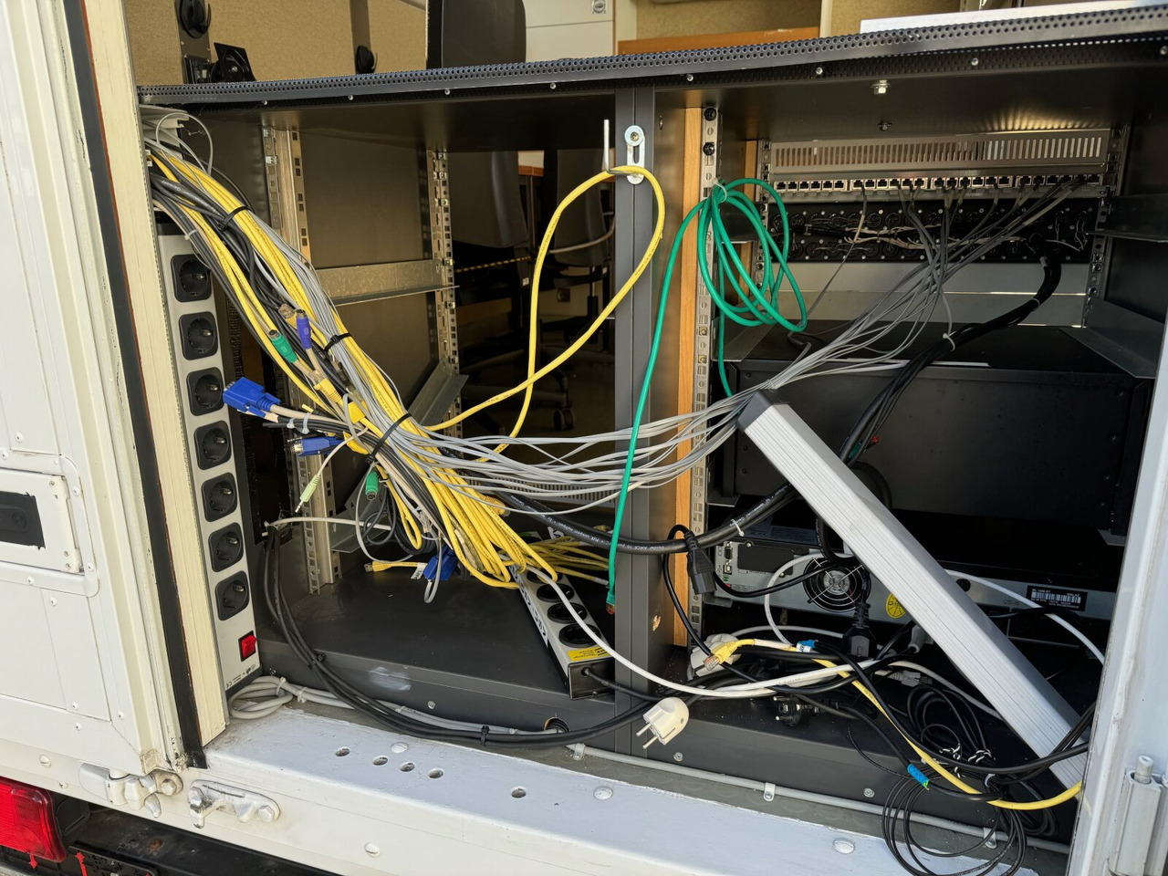 Mercedes-Benz Sprinter 516 CDI 4x2 Sprinter 516 CDI 4x2, Übertragungsfahrzeug - Camion furgon: Foto 4 Mercedes-Benz Sprinter 516 CDI 4x2 Sprinter 516 CDI 4x2, Übertragungsfahrzeug - Camion furgon: Foto 4