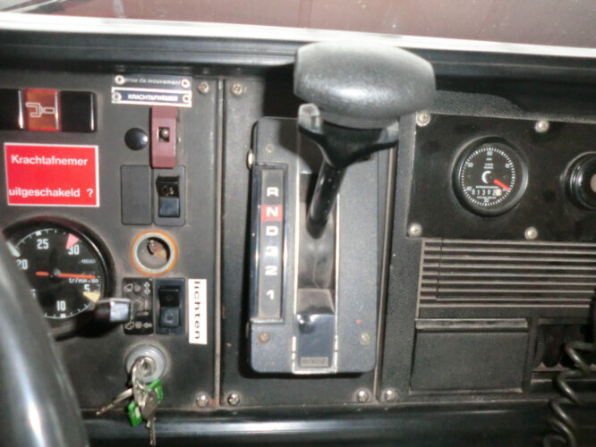 Renault G F231 4x2 - Autospeciala de stins incendii: Foto 2 Renault G F231 4x2 - Autospeciala de stins incendii: Foto 2