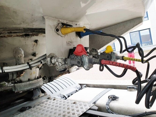 Spitzer SF 2455/4 UN PM SF 2455/4 UN PM Siloaufliger ca. 55m³ - Semiremorcă siloz: Foto 4 Spitzer SF 2455/4 UN PM SF 2455/4 UN PM Siloaufliger ca. 55m³ - Semiremorcă siloz: Foto 4