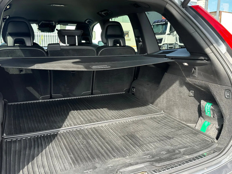 Volvo XC90 B5 AWD + R-DESIGN + FULL LEATHER + 360 CAMERA + NAVI + AHK + HARMAN KARDON - SUV: Foto 4 Volvo XC90 B5 AWD + R-DESIGN + FULL LEATHER + 360 CAMERA + NAVI + AHK + HARMAN KARDON - SUV: Foto 4