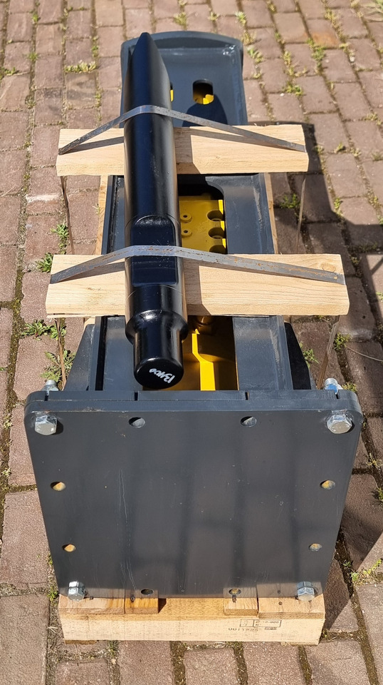 MUSTANG HM550 - Ciocan hidraulic pentru Excavator: Foto 2 MUSTANG HM550 - Ciocan hidraulic pentru Excavator: Foto 2