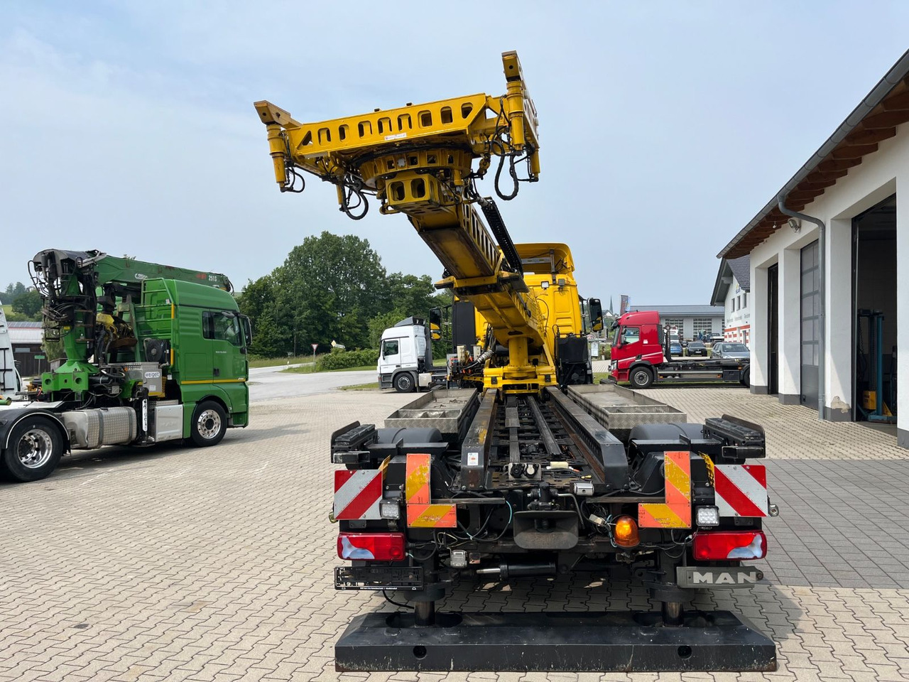 Camion cu macara MAN TGS 35.480 8x4-4BL Deuringer Garagentransporter: Foto 6 Camion cu macara MAN TGS 35.480 8x4-4BL Deuringer Garagentransporter: Foto 6