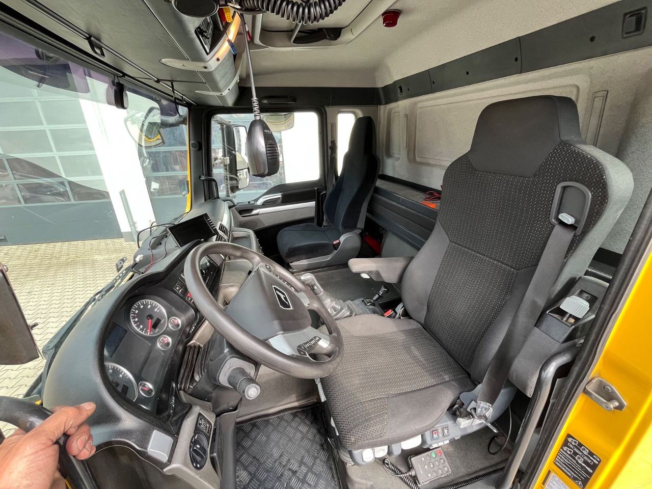 Camion cu macara MAN TGS 35.480 8x4-4BL Deuringer Garagentransporter: Foto 15 Camion cu macara MAN TGS 35.480 8x4-4BL Deuringer Garagentransporter: Foto 15