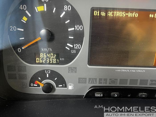 Bucher Municipal STKF 9500 4X4 - Măturătoare stradală: Foto 2 Bucher Municipal STKF 9500 4X4 - Măturătoare stradală: Foto 2