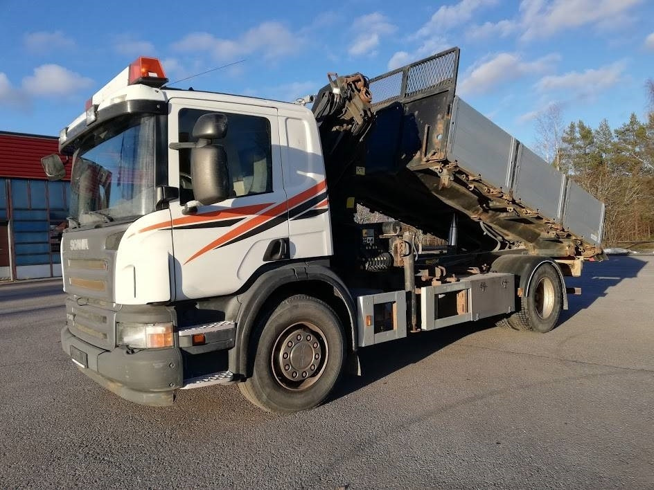 Scania P340 Palfinger PK16502-4+kippi aj.236 tkm - Camion cu macara: Foto 2 Scania P340 Palfinger PK16502-4+kippi aj.236 tkm - Camion cu macara: Foto 2