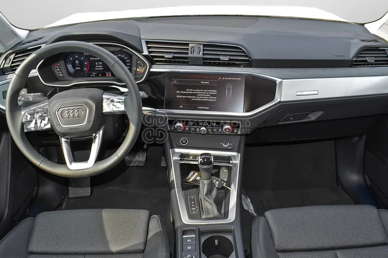 SUV Audi Q3 Front Wheel Drive: Foto 7 SUV Audi Q3 Front Wheel Drive: Foto 7