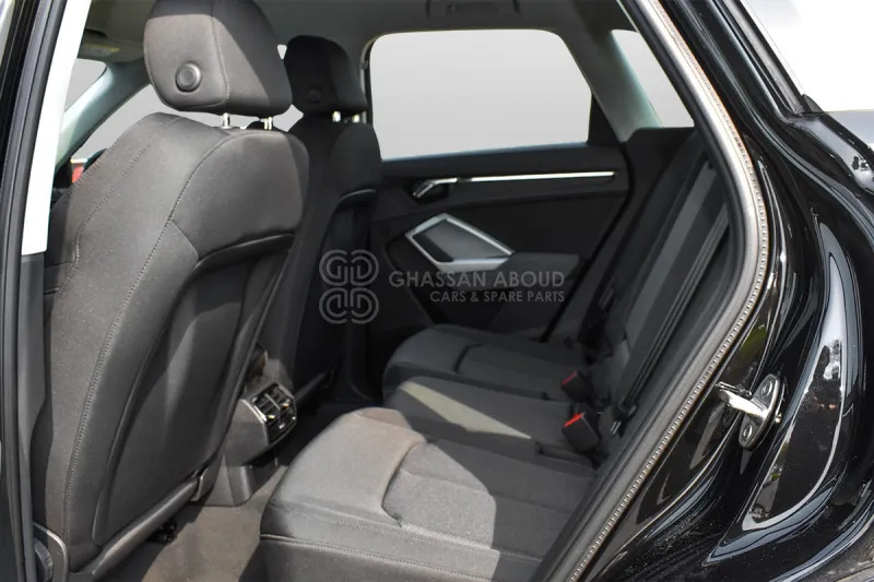 SUV Audi Q3 Front Wheel Drive: Foto 6 SUV Audi Q3 Front Wheel Drive: Foto 6