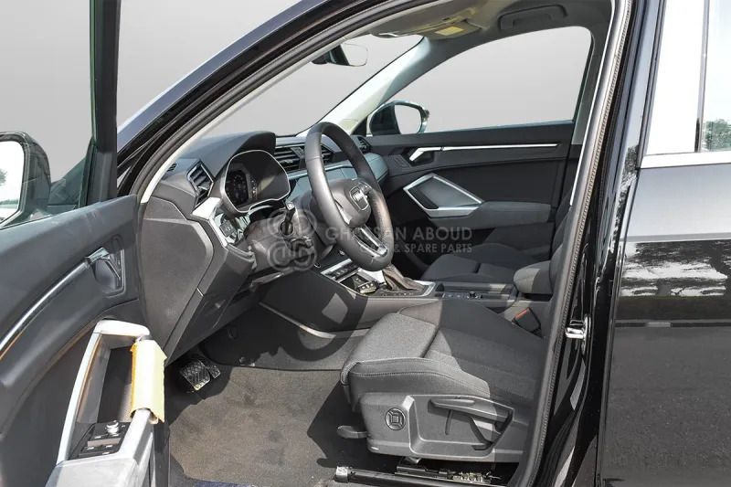 SUV Audi Q3 Front Wheel Drive: Foto 10 SUV Audi Q3 Front Wheel Drive: Foto 10