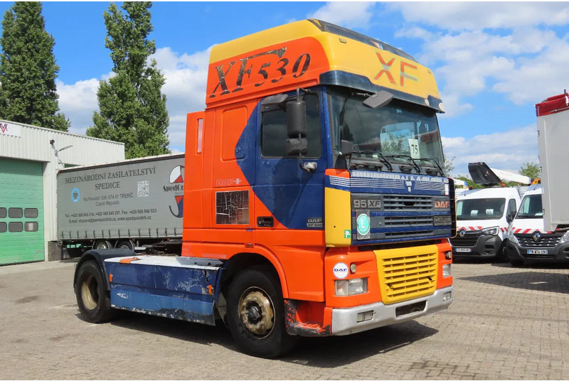 DAF XF 530 type E4, Manual!!! - Cap tractor: Foto 2 DAF XF 530 type E4, Manual!!! - Cap tractor: Foto 2