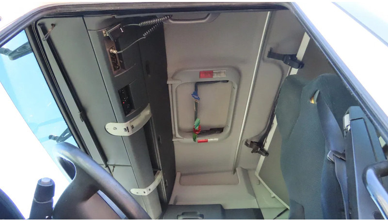 Cap tractor MAN TGX.18.400 RETARDER, 2X FUEL TANK, FRIGO: Foto 18 Cap tractor MAN TGX.18.400 RETARDER, 2X FUEL TANK, FRIGO: Foto 18