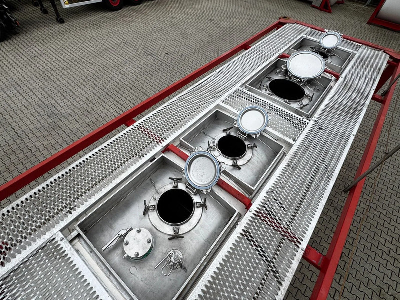 Rezervor de stocare pentru transport de produse chimice CIMC 20FT ISO, 25.080L / 1-COMP / 3 BAFFELS / T12 / 4 manholes / ADR valid until 02/2027: Foto 11 Rezervor de stocare pentru transport de produse chimice CIMC 20FT ISO, 25.080L / 1-COMP / 3 BAFFELS / T12 / 4 manholes / ADR valid until 02/2027: Foto 11