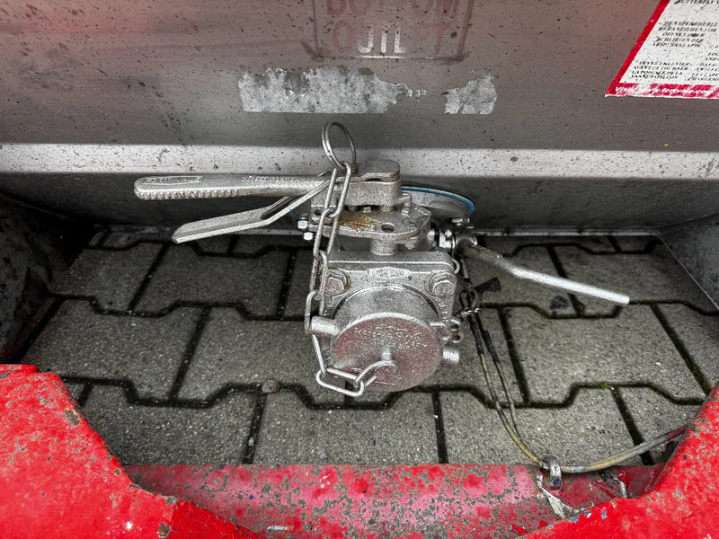 Rezervor de stocare pentru transport de produse chimice CIMC 20FT ISO, 25.080L / 1-COMP / 3 BAFFELS / T12 / 4 manholes / ADR valid until 02/2027: Foto 8 Rezervor de stocare pentru transport de produse chimice CIMC 20FT ISO, 25.080L / 1-COMP / 3 BAFFELS / T12 / 4 manholes / ADR valid until 02/2027: Foto 8