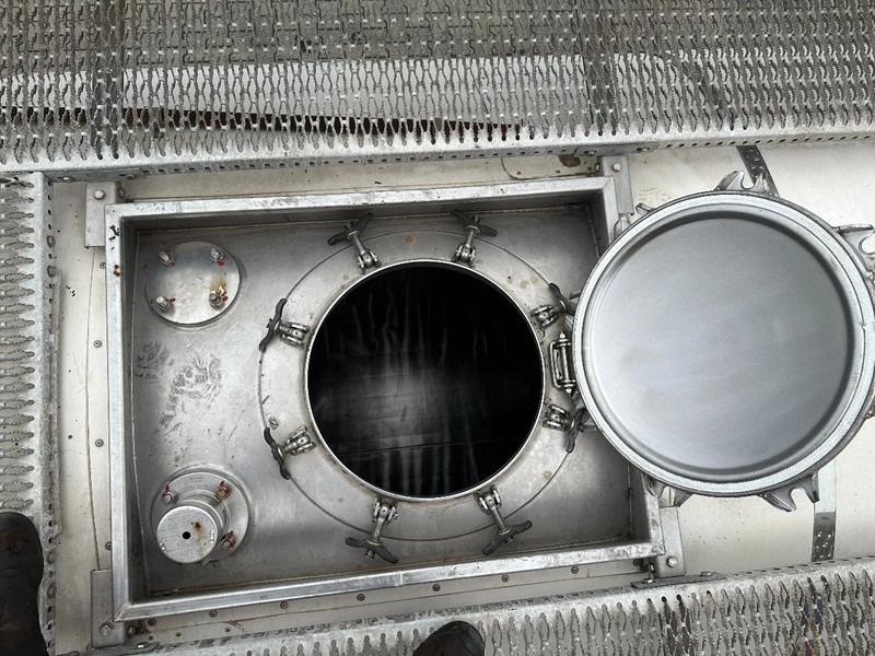 Rezervor de stocare pentru transport de combustibili Consani 25.100L / 1-COMP, 20FT ISO, UN PORTABLE T11, 2,5Y-inspection till: 02-2028: Foto 13 Rezervor de stocare pentru transport de combustibili Consani 25.100L / 1-COMP, 20FT ISO, UN PORTABLE T11, 2,5Y-inspection till: 02-2028: Foto 13