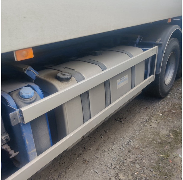 Camion cisternă Volvo FM-400: Foto 10