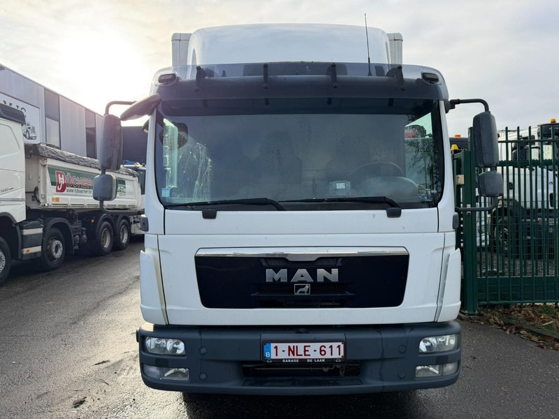 MAN TGL 8.180 4x2 BL COSED BOX / BAKWAGEN / CAISSE FERMEE - *184.000km* - 3 SEATER - EURO 5 - AIR SUSPENSION - BOX 6m00 x 2m49 x 2m38 - BE TRUCK - Camion furgon: Foto 2 MAN TGL 8.180 4x2 BL COSED BOX / BAKWAGEN / CAISSE FERMEE - *184.000km* - 3 SEATER - EURO 5 - AIR SUSPENSION - BOX 6m00 x 2m49 x 2m38 - BE TRUCK - Camion furgon: Foto 2