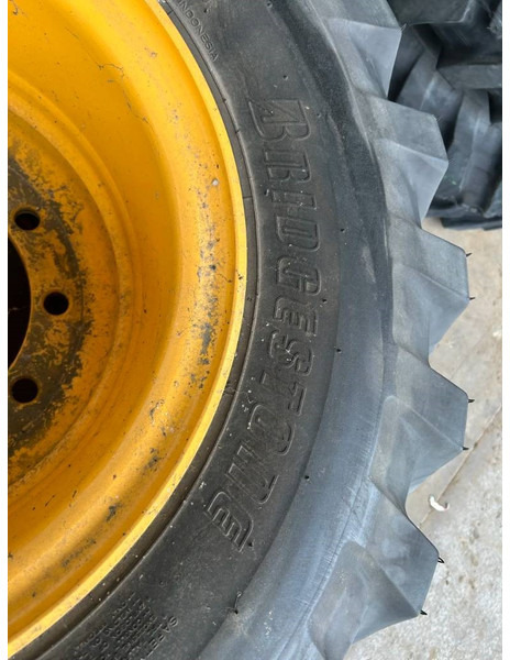 Bridgestone 1000 x 20 Set / 10.00 x 20: 4x2 Tyres - Anvelope și jante pentru Utilaje constructii: Foto 2 Bridgestone 1000 x 20 Set / 10.00 x 20: 4x2 Tyres - Anvelope și jante pentru Utilaje constructii: Foto 2
