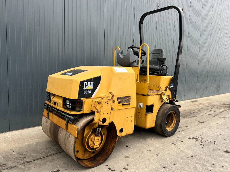Cat CC24 - Cilindru compactor mixt: Foto 1 Cat CC24 - Cilindru compactor mixt: Foto 1