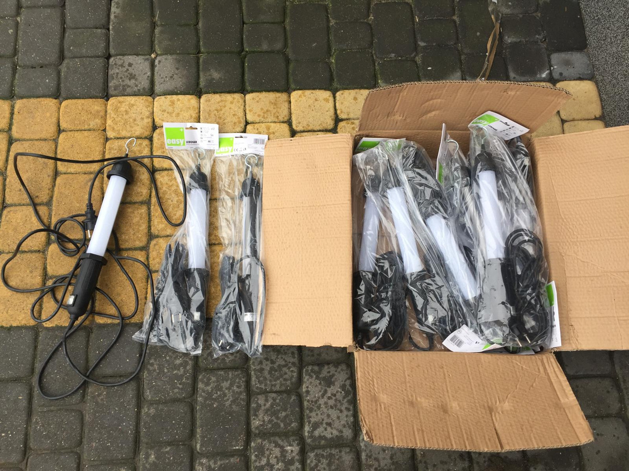 Lampa warsztatowa na 5 metrowym przewodzie zasilającym - Alte utilaje: Foto 1 Lampa warsztatowa na 5 metrowym przewodzie zasilającym - Alte utilaje: Foto 1