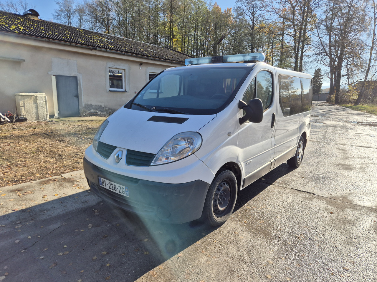 RENAULT Trafic 2.0 dCi 115 KM - Ambulanță: Foto 4 RENAULT Trafic 2.0 dCi 115 KM - Ambulanță: Foto 4