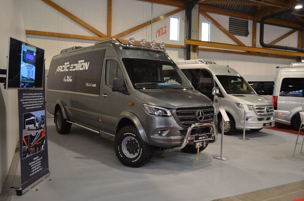 MERCEDES-BENZ Sprinter 519 4x4 high and low drive - Microbuz, Transport persoane: Foto 1 MERCEDES-BENZ Sprinter 519 4x4 high and low drive - Microbuz, Transport persoane: Foto 1