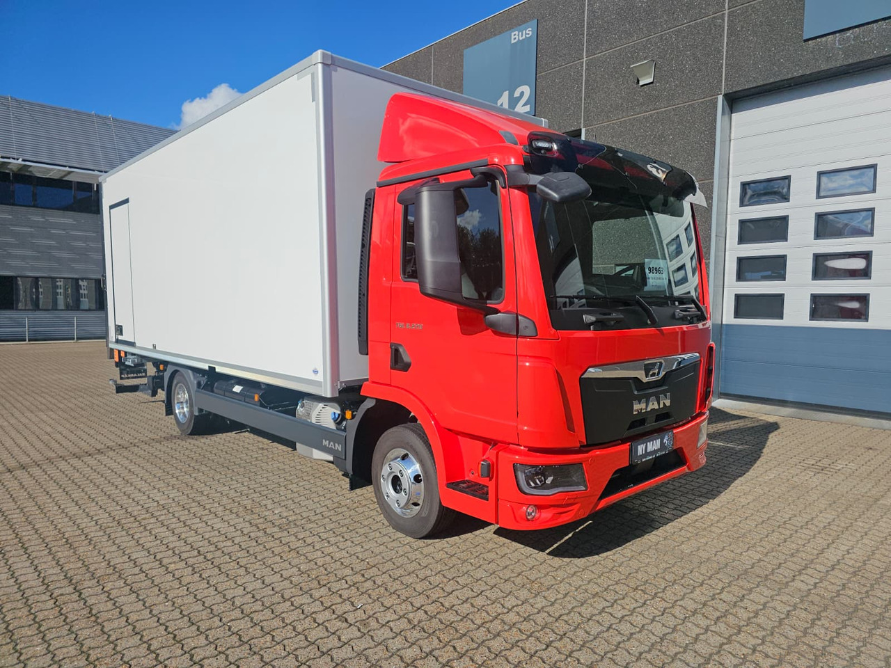 MAN TGL 8.220 - Camion furgon: Foto 2 MAN TGL 8.220 - Camion furgon: Foto 2