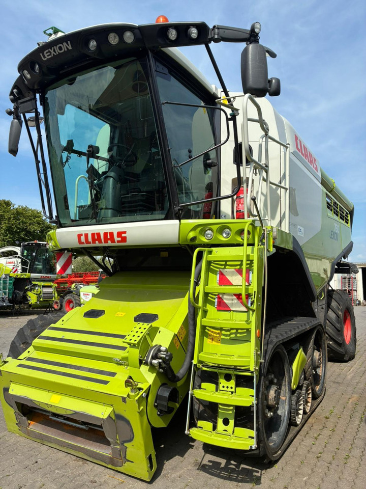 CLAAS Lexion 760TT - Combină de recoltat cereale: Foto 1 CLAAS Lexion 760TT - Combină de recoltat cereale: Foto 1