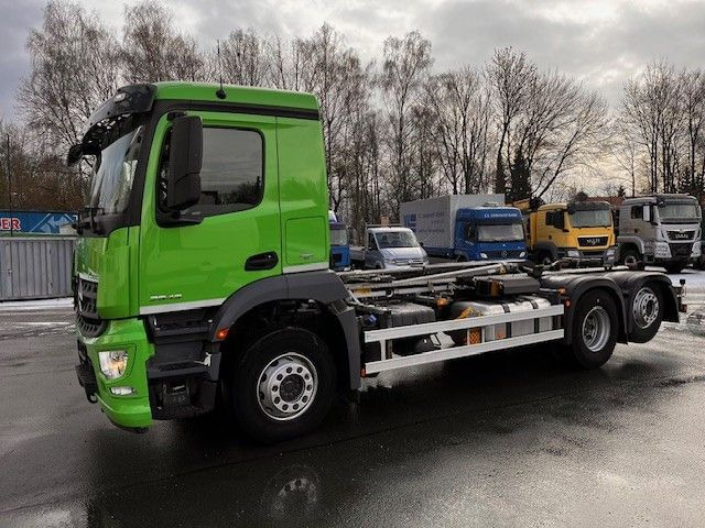 Mercedes-Benz Arocs 2643 Mit Meiller Abrollkipper Top - Camion cu cârlig: Foto 1 Mercedes-Benz Arocs 2643 Mit Meiller Abrollkipper Top - Camion cu cârlig: Foto 1