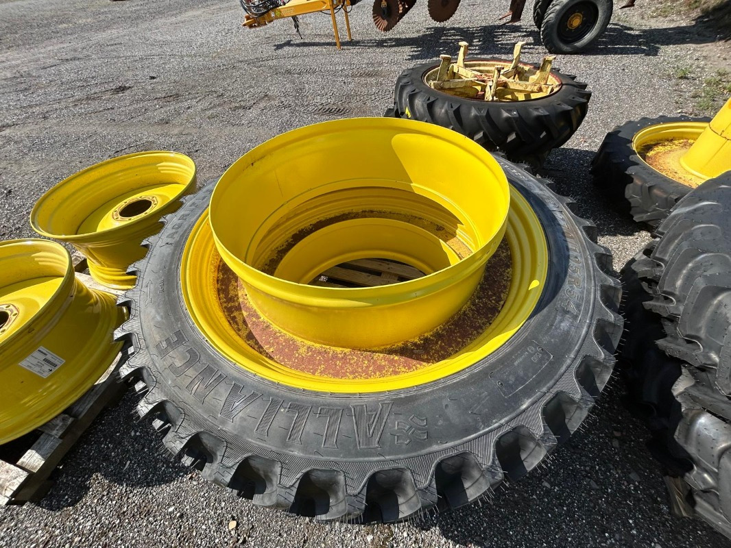 Alliance 270/105R54 Zwillingsräder - 2 Stück - Anvelope și jante pentru Utilaje agricole: Foto 1 Alliance 270/105R54 Zwillingsräder - 2 Stück - Anvelope și jante pentru Utilaje agricole: Foto 1