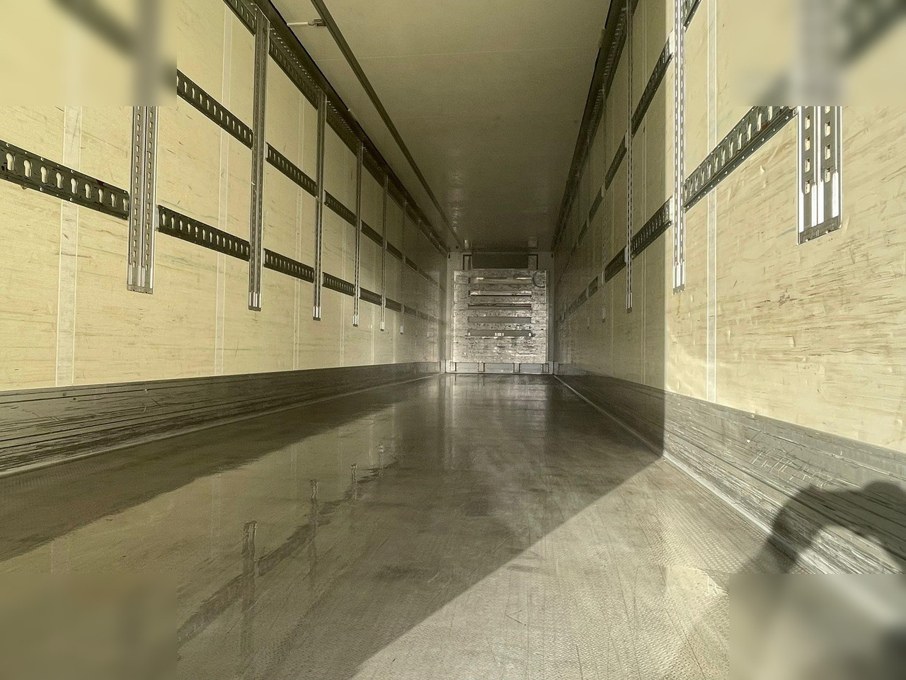 SCHMITZ CARGOBULL - Semiremorcă frigider: Foto 3 SCHMITZ CARGOBULL - Semiremorcă frigider: Foto 3