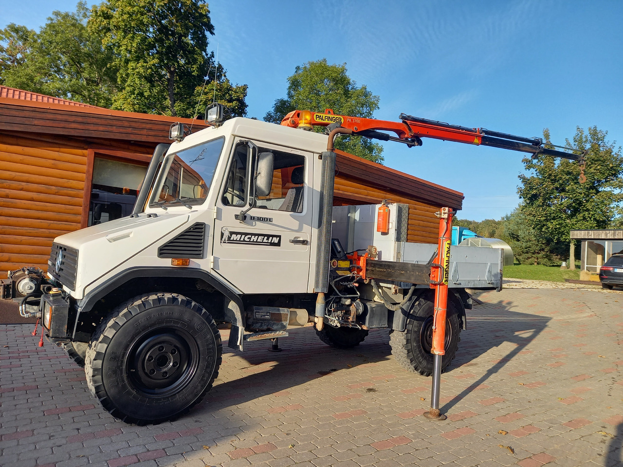 UNIMOG U100L - Camion cu macara: Foto 1 UNIMOG U100L - Camion cu macara: Foto 1